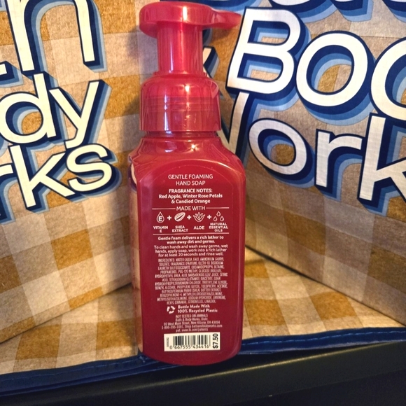 Winter Candy Apple 🍎 Bath and Body Foaming Handsoap - Picture 4 of 4